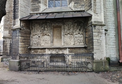 View of h. Paulsen's Kenotaphim at the church of Oleviste. rephoto