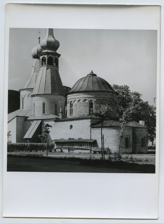 Narva, Ivan IV built church in Ivangorode.