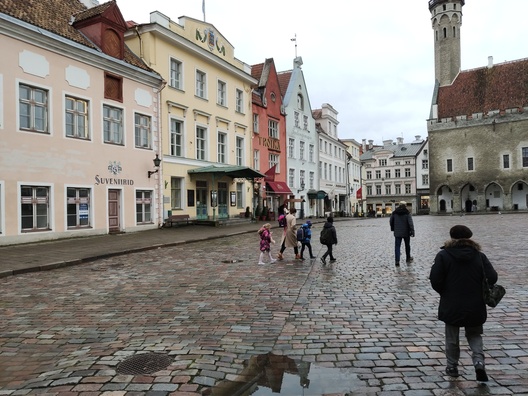Tallinn, Raekoja Square, east side houses, view of Saia. rephoto