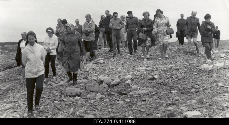 Eesti Geograafia Seltsi Kirde-Eesti ekskursioonist osavõtjad Sirgala põlevkivikarjääris.
