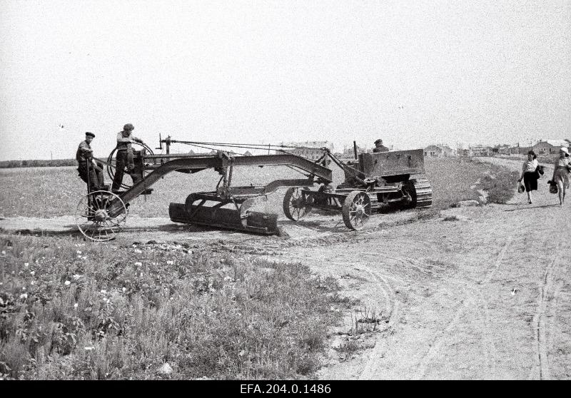 Construction of the road in Sompa settlement.