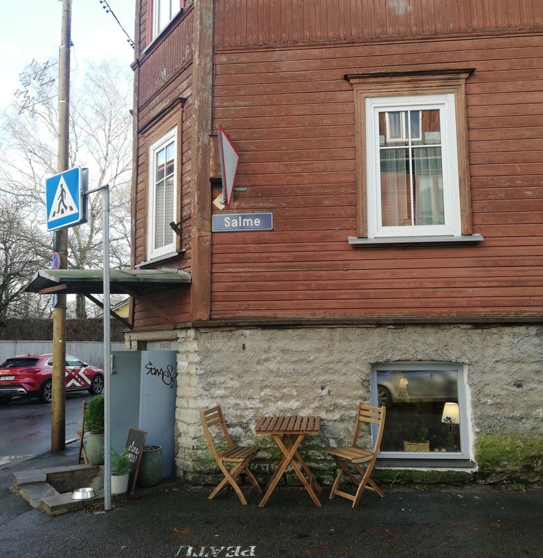 The corner of Salme and Tööstuse Street. Keldri store "Autovaruosad". rephoto