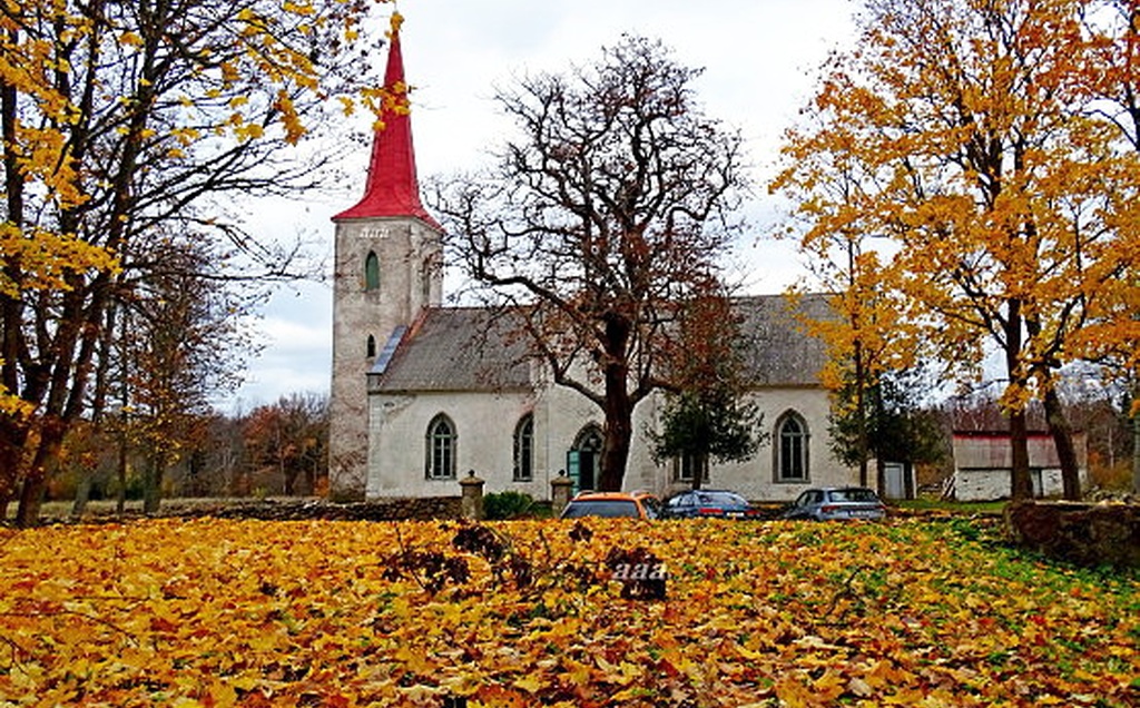 Jämaja kirik, lähivaade lõunast rephoto
