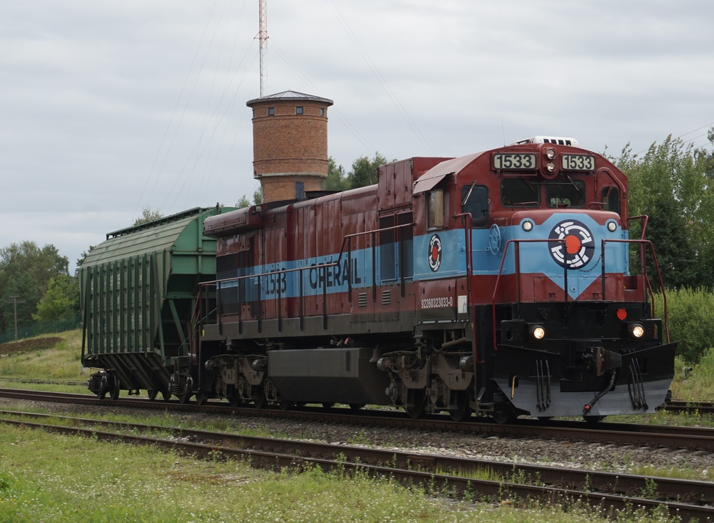 Freight train at Võru Railway Station, at the forefront of American-origin train C36