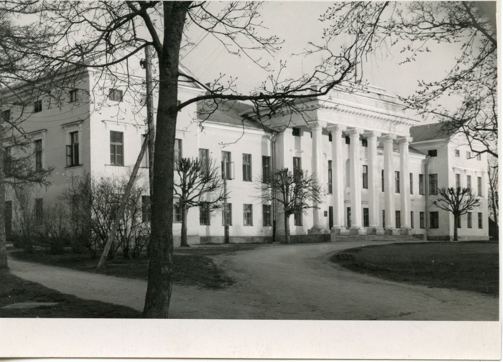 Main building of Riisipere Manor
