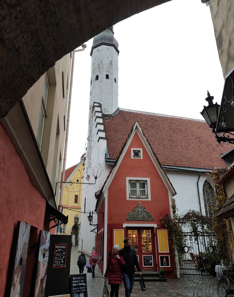 Saiakang between the Raekoja square and the Holy Spirit Street. View n towards the Holy Spirit Church rephoto