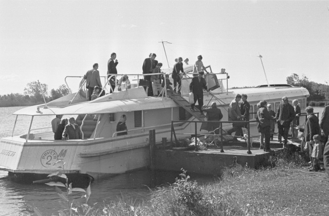 Piirissar. "hello coming."