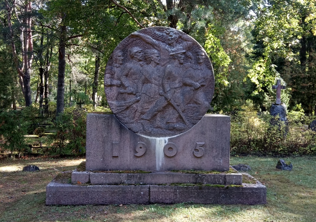 Tallinn. Memory of the victims of the Revolution on the Mount of Rahu rephoto