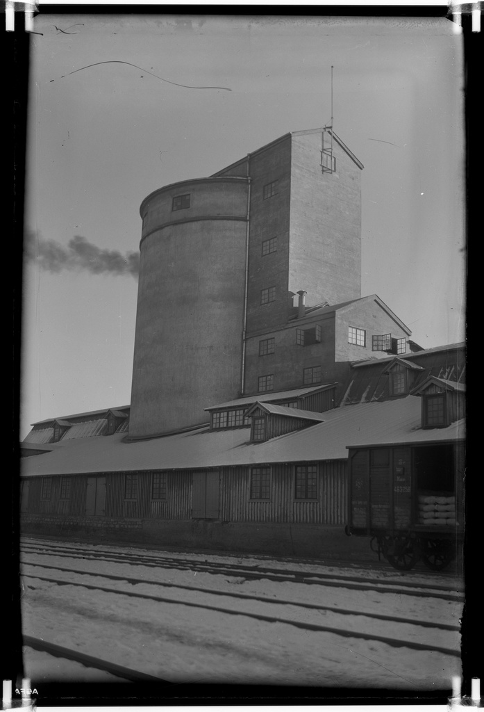 Kunda factory. Cement packing and loading building, also called Paksuks Margare.