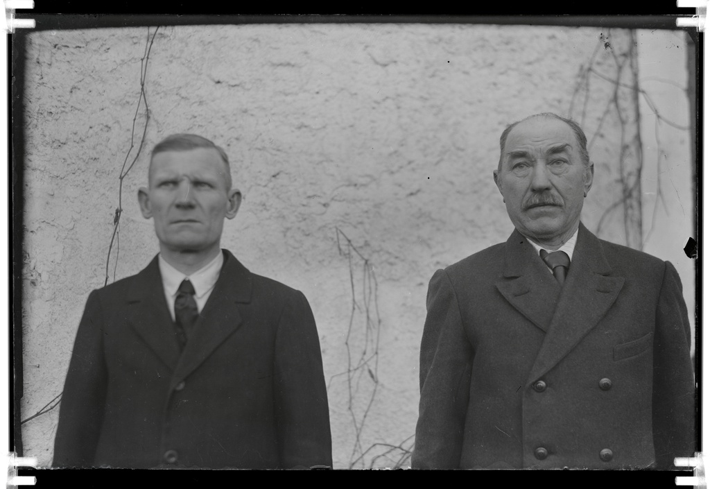 Kunda factory. 2 men in the wall background.