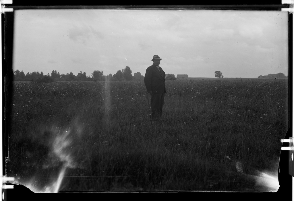 Kunda kant. Mr. on his fields