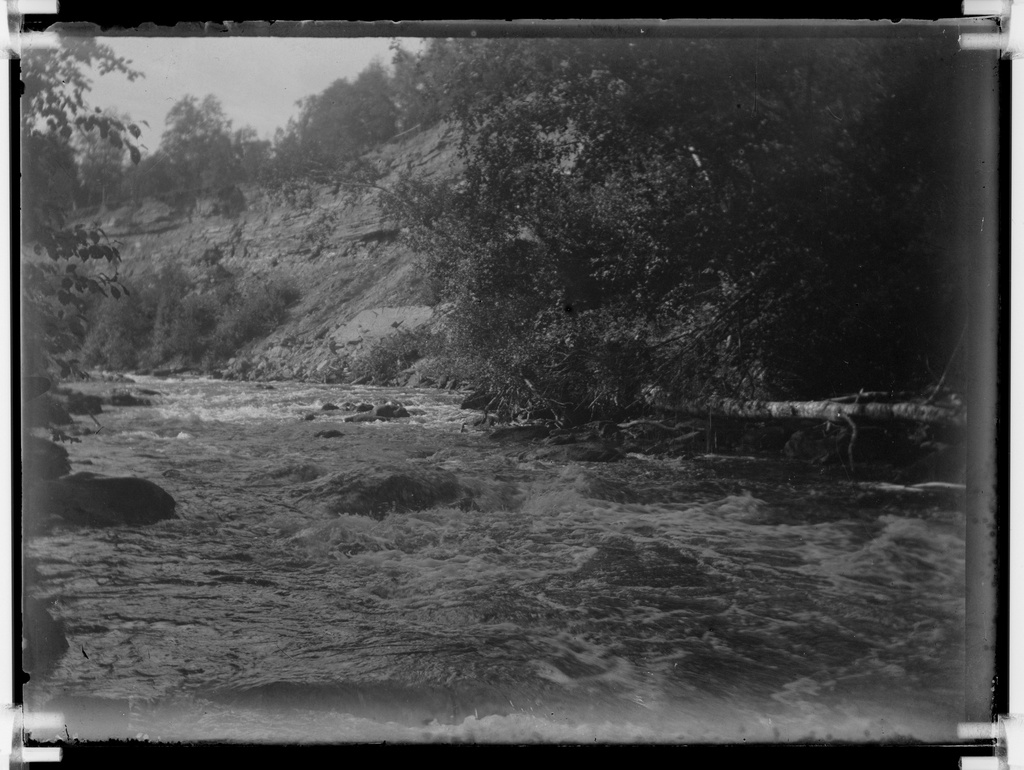 The Kunda River over Kanavi forest (between the electric darm and Lontova).