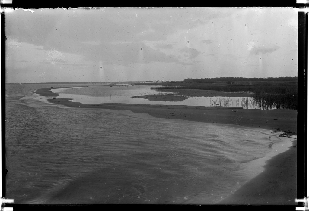 Kunda beach during large water