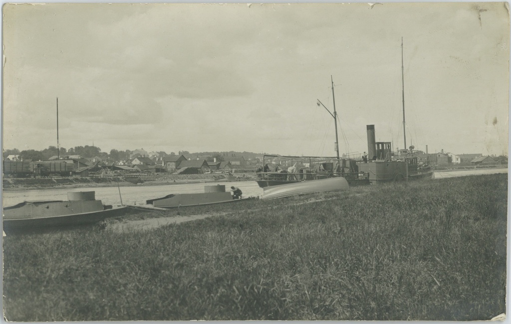 Shipping railway port