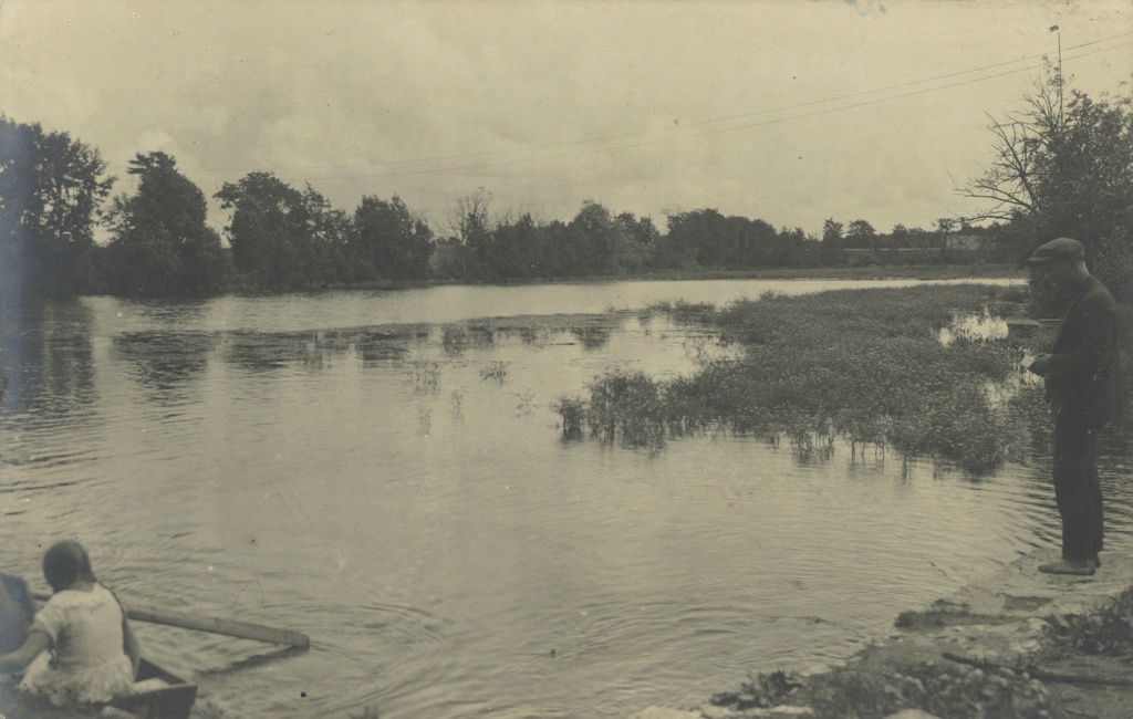 View from the Keila Alevi flour tile to the top of the river