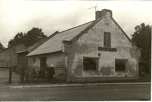 Photo, Järva-Jaani construction goods store in 1984.