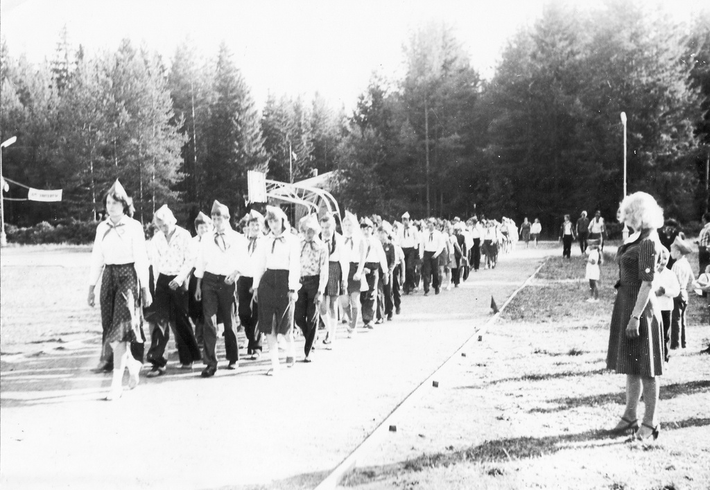 Let-Narva. The Pionier camp in the city is for them. B.Nicolaev-Tereshkov OZK-13