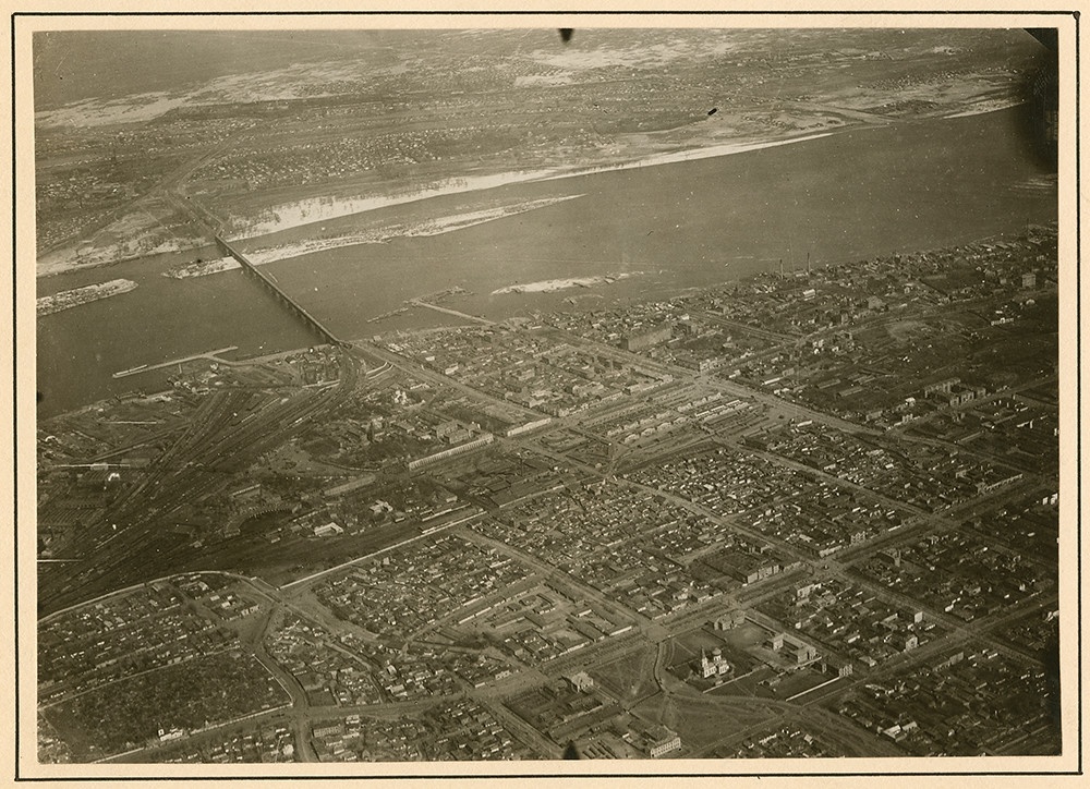 [aerial photograph, Ukrainian city of Yekaterinoslav, now called Dnipropetrovs'k]