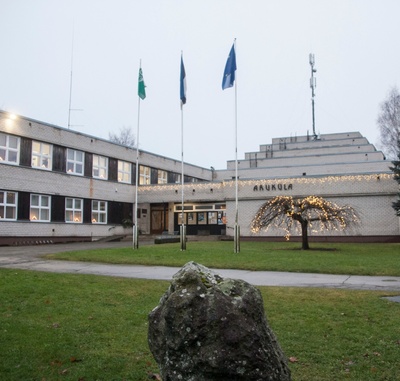 Aruküla keskusehoone, vaade sissepääsule. Arhitekt Maie Penjam rephoto