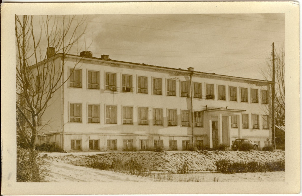 Photo, Järva-Jaani Secondary School in 1950s a.