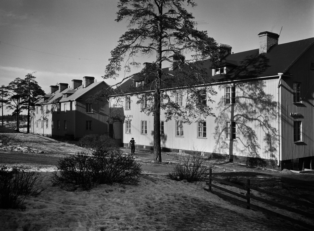 Kunnalliset työväenasunnot, talot IV ja X, Karstulantie 2-8.