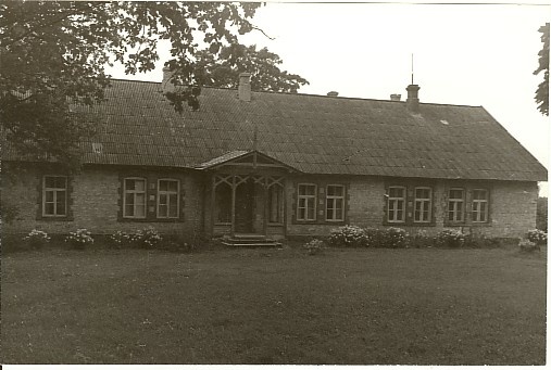 Photo, Pastorage of Järva-Jaani 1984.