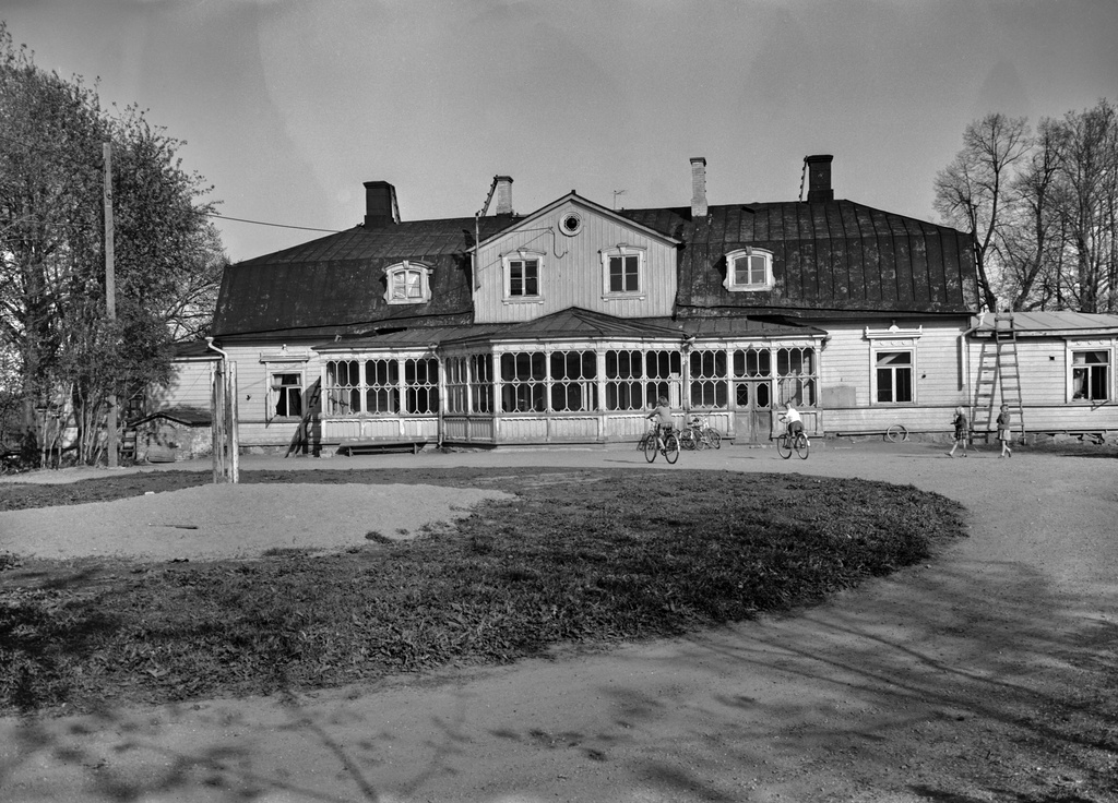 Puotinkylän kartano, päärakennus.