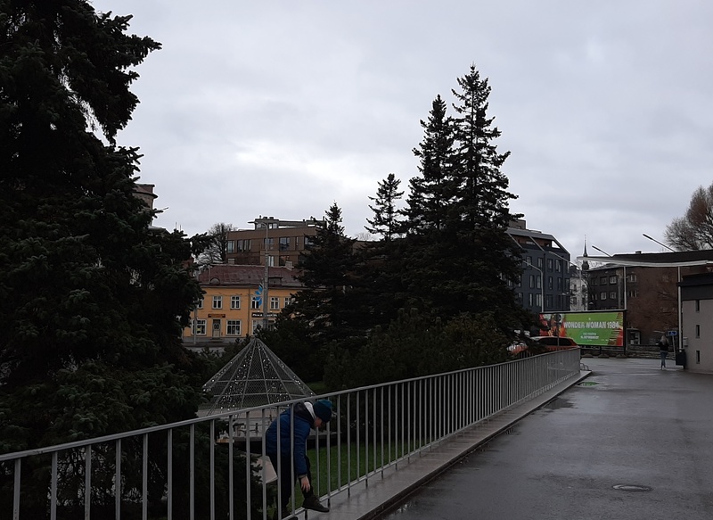View of the buildings located at the crossing point of Pärnu road and Tõnismäe Street. rephoto