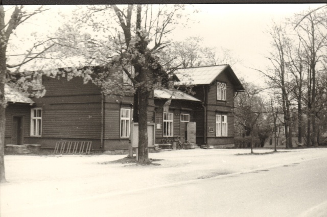 Photo, Järva-Jaani alevi and village TSN tk building in 1972.