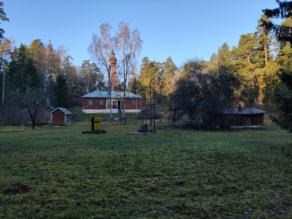 Ruhnu tuletorni administratiivhooned, taamal tuletorn rephoto