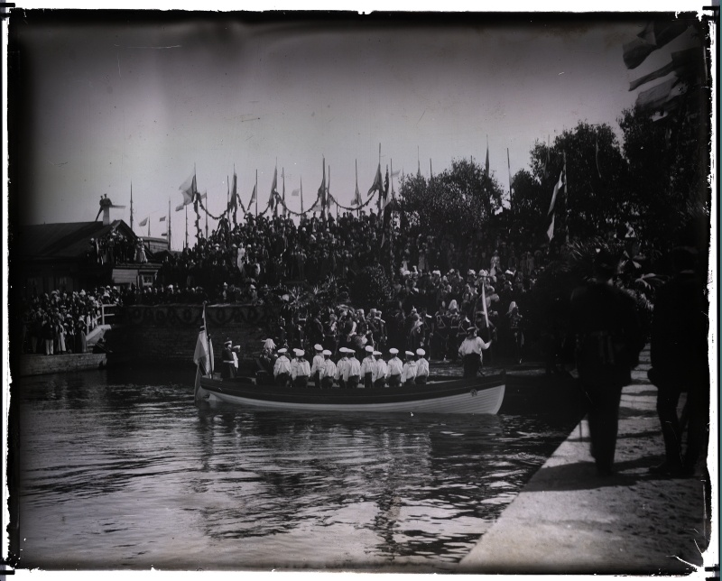 Russian tsar hoards in the harbour.