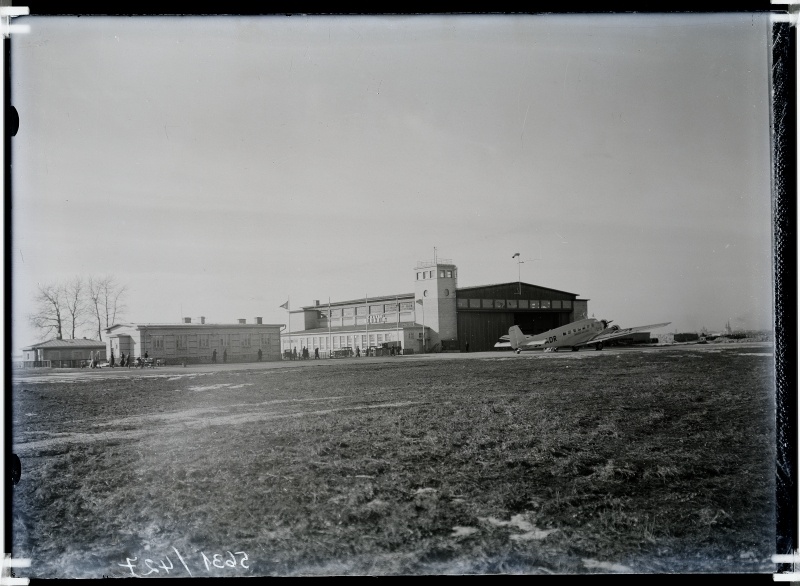 Airfield Upper. Next to the buildings, a Swedish travel plane.