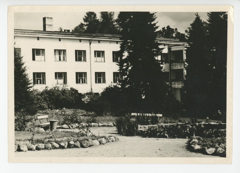 Taagepera sanatooriumihoone härrastemaja läheduses (Alar Kotli projekt)