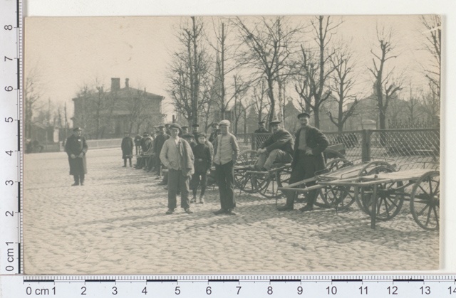 Kärumehed in front of Tallinn Vasall in 1919