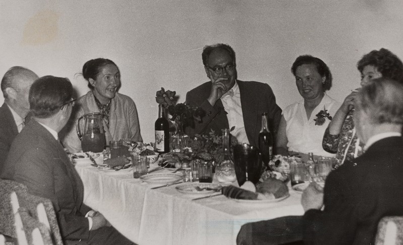 Pidulaua taga: Eduard Ertis, Kalju Kääri, Helene Siimisker, Voldemar Panso, Berta Panso, Kersti Merilaas, Villem Alttoa