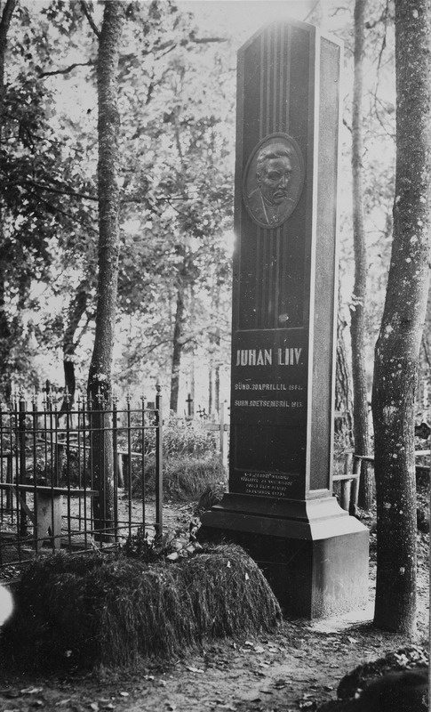 Juhan Liivi haud Alatskivi kalmistul