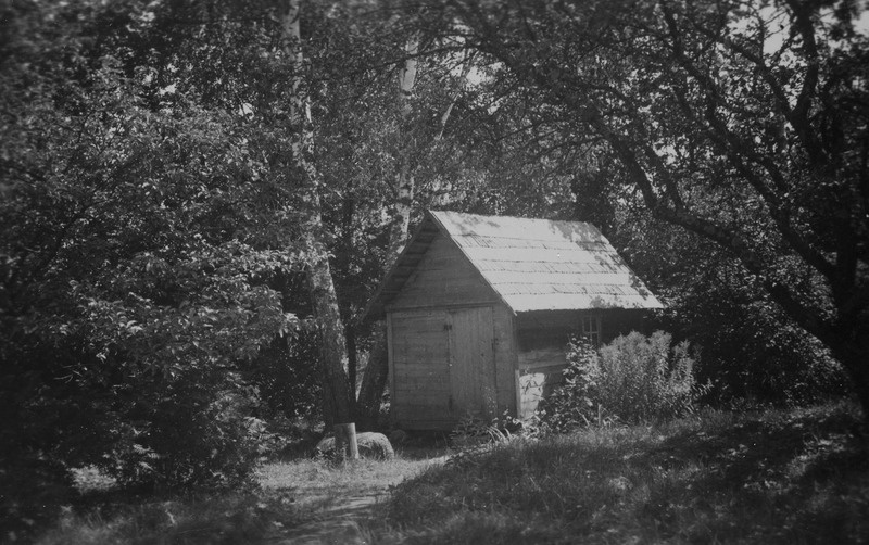Päevakeste talu aiamaja, kus on sõnastatud osa Rumori toodangust