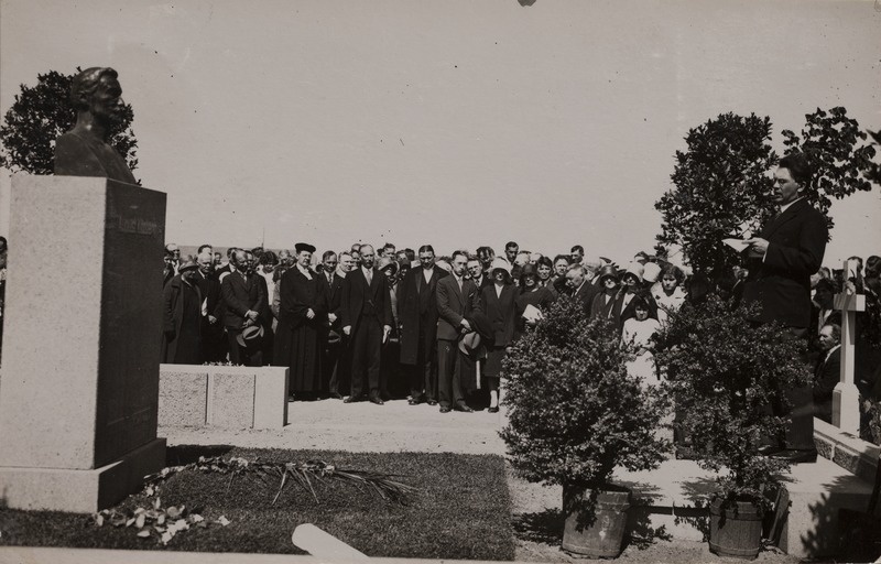 August Kitzbergi hauamonumendi avamine Tartu-Maarja kalmistul, 15.06.1930