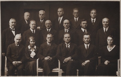 Noor-Eesti Kirjastuse juhatus, nõukogu ja äripersonal sügisel 1933  duplicate photo