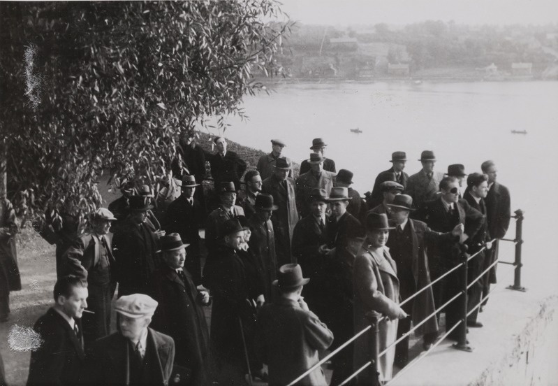 Kirjanike ekskursioon tööstusaladele, Narvas 28.09.1938