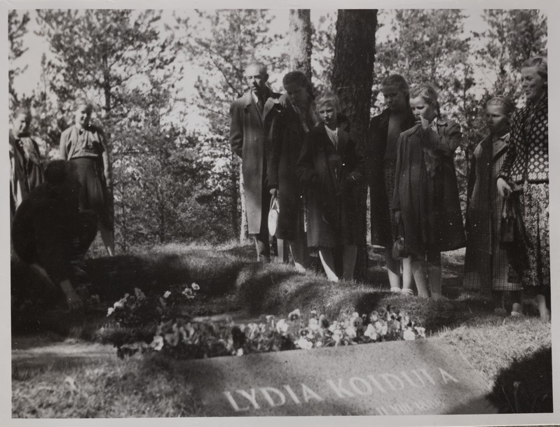 Metsakalmistul 17. juunil 1957