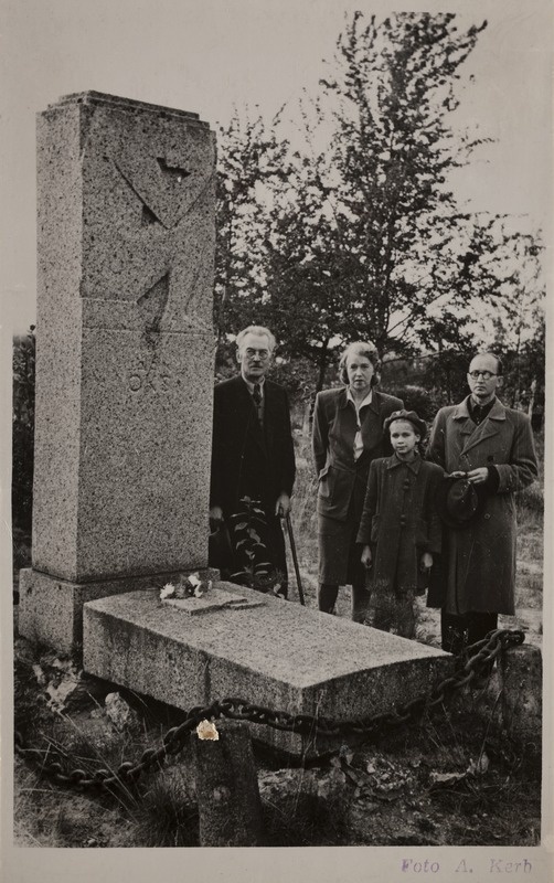 Jaan Oksa haual Rahumäe kalmistul. September 1948