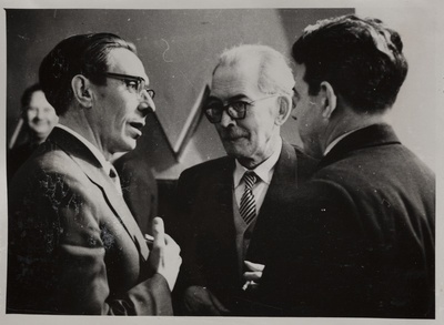 Kirjanike Liidu IV kongressi ajal. Juhan Smuul, Friedebert Tuglas, Aadu Hint  duplicate photo