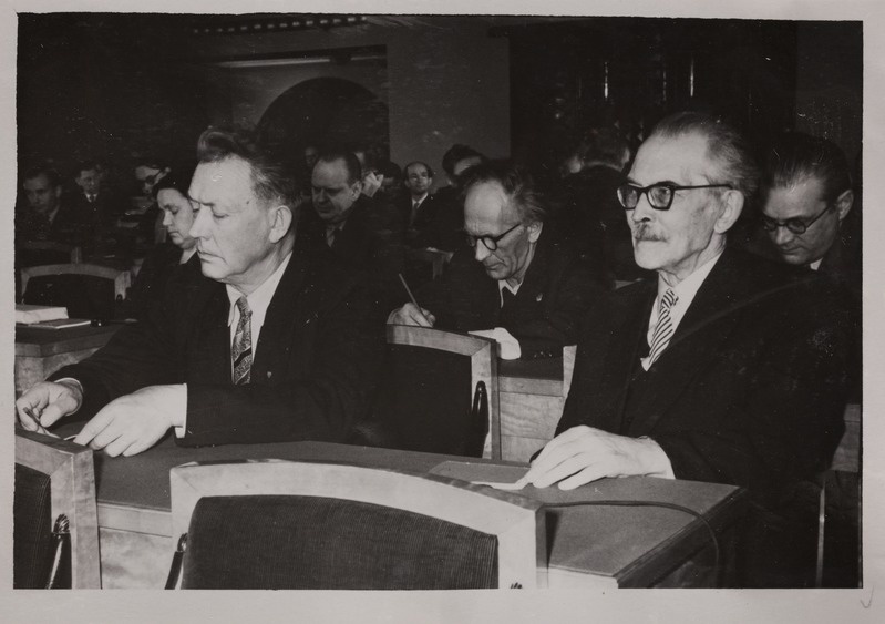 Heliloojate kongress aprillis 1959 Toompeal. Esialal Friedebert Tuglas ja Alfred Karindi