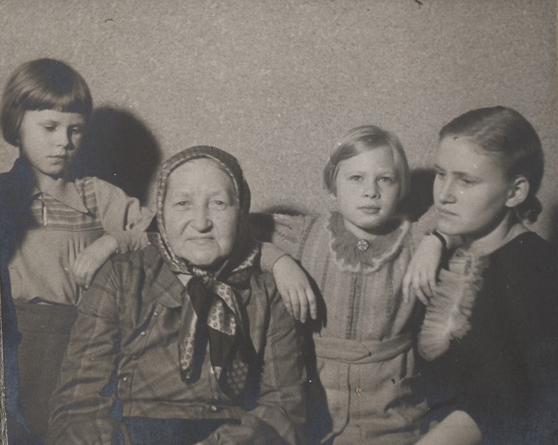 Marie Oinas, Elo Kurvits, ?, ?