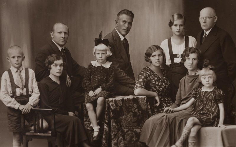 Elo Tuglase tädipojad perekondadega