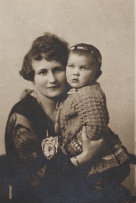 Elo Tuglase sugulased või tuttavad