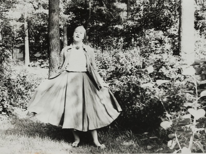 Elo Tuglas koduaias Rahumäel