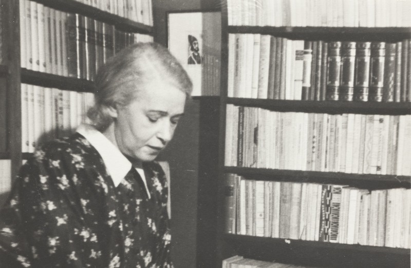 Elo Tuglas kodus Rahumäel, 1950