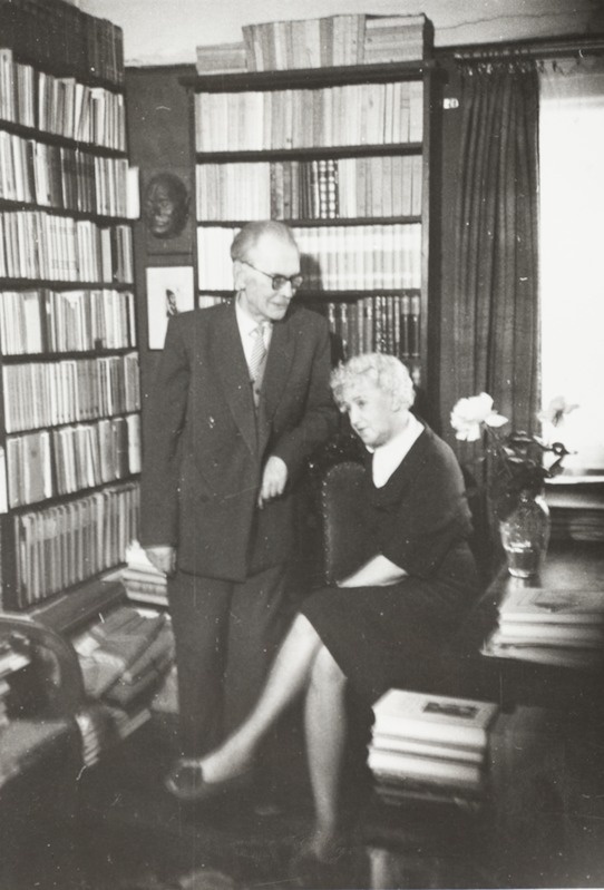 Elo ja Friedebert Tuglas Tuglase kabinetis
